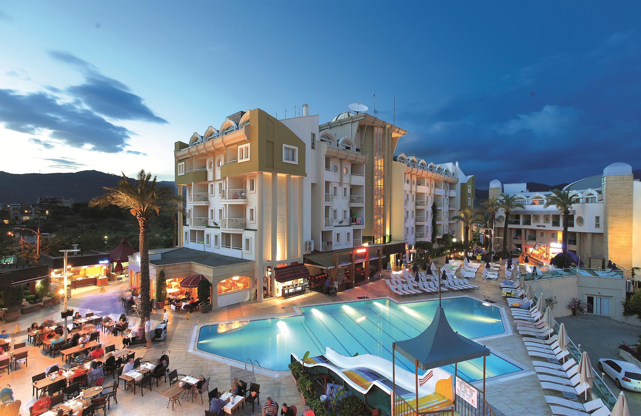 Grand Cettia Hotel 말마리스 외부 사진