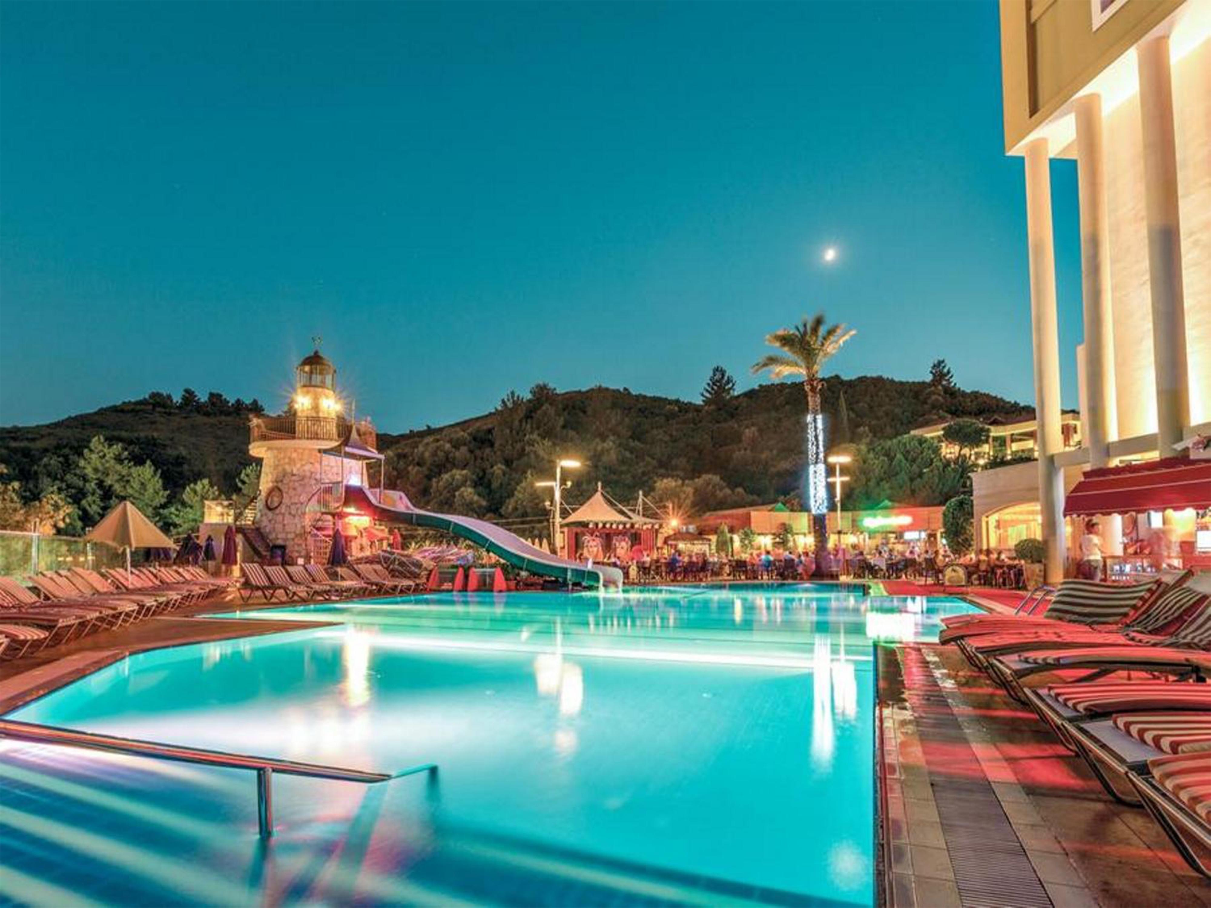 Grand Cettia Hotel 말마리스 외부 사진