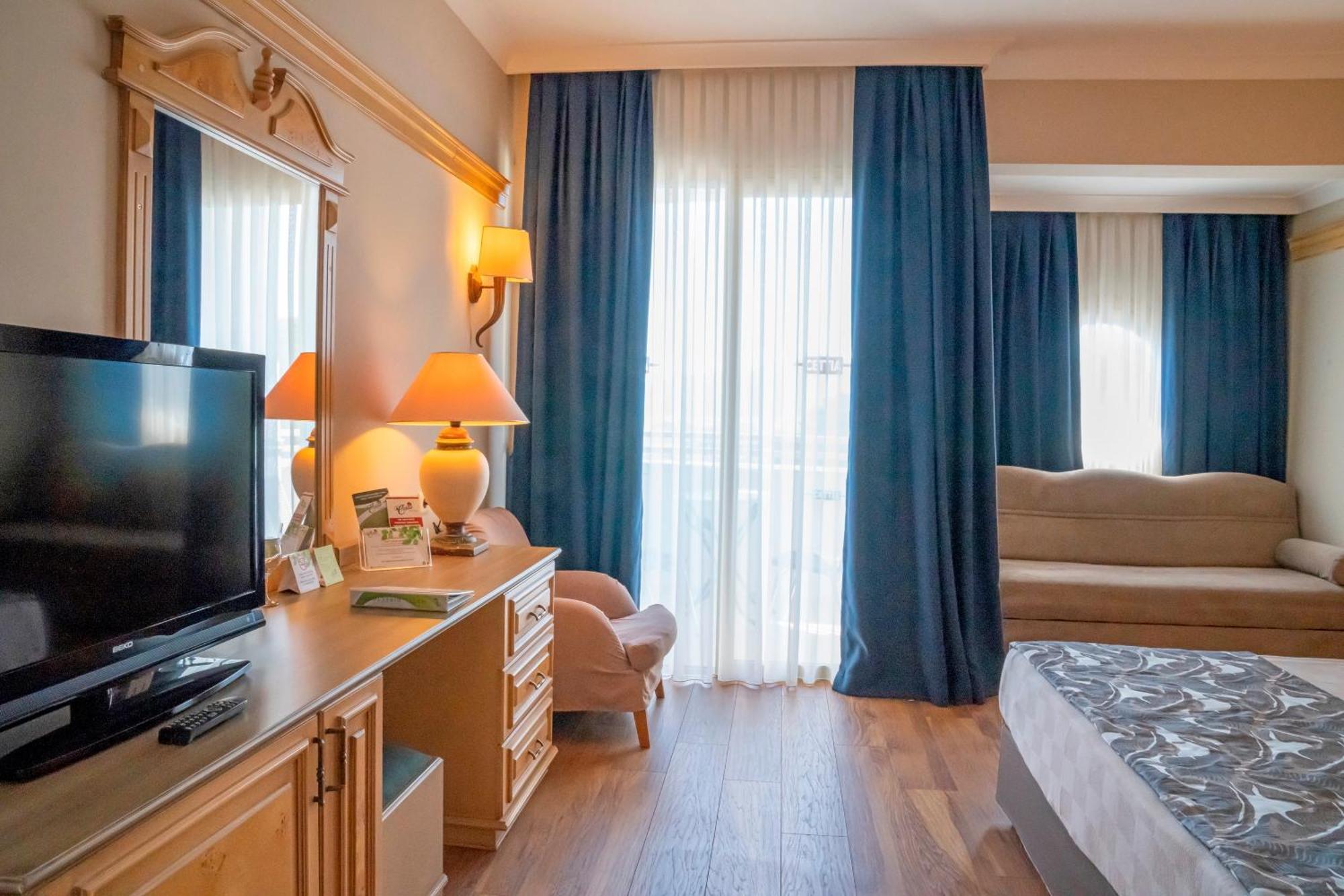 Grand Cettia Hotel 말마리스 외부 사진