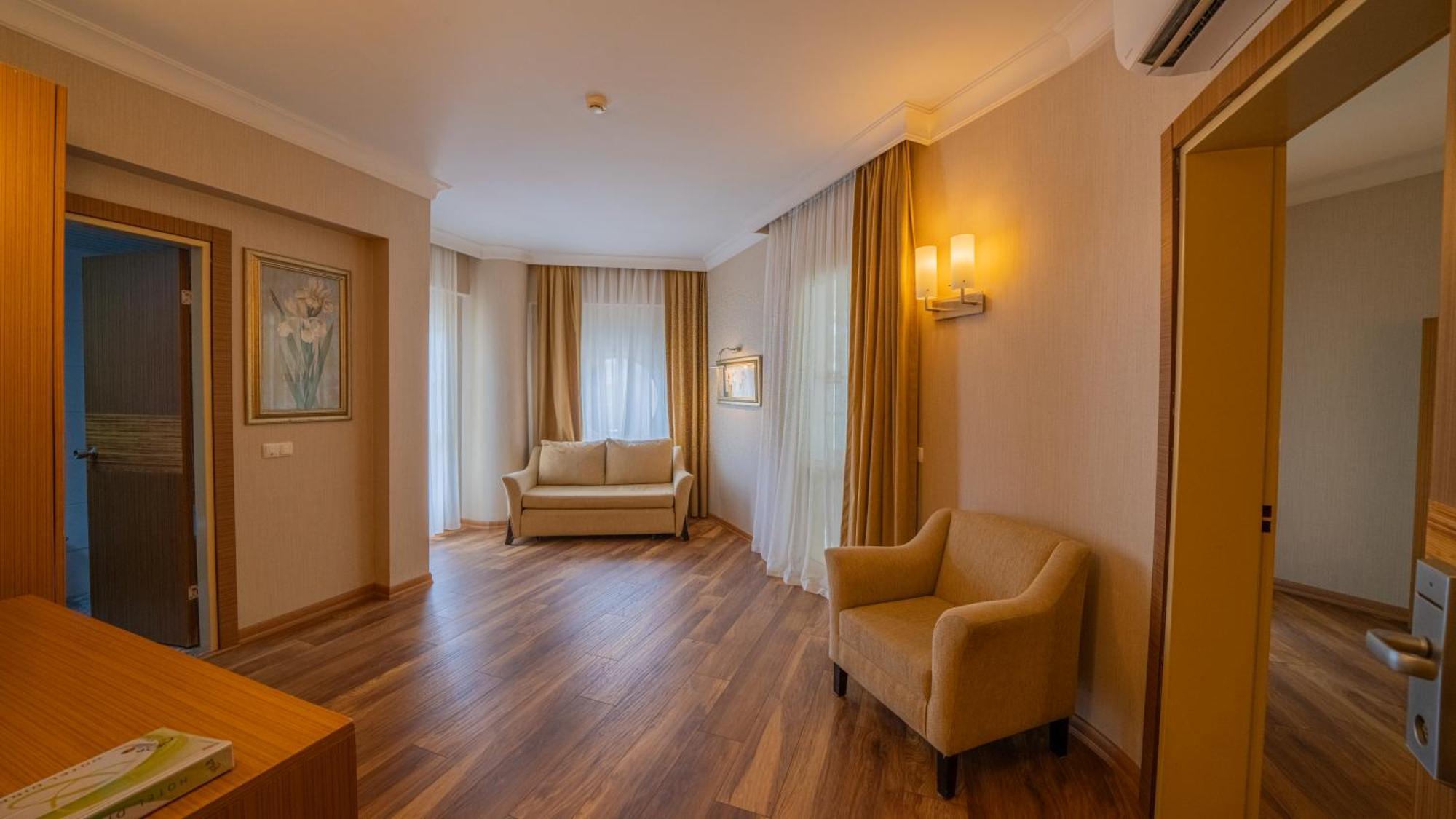 Grand Cettia Hotel 말마리스 외부 사진