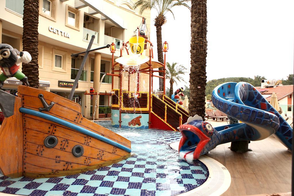 Grand Cettia Hotel 말마리스 외부 사진